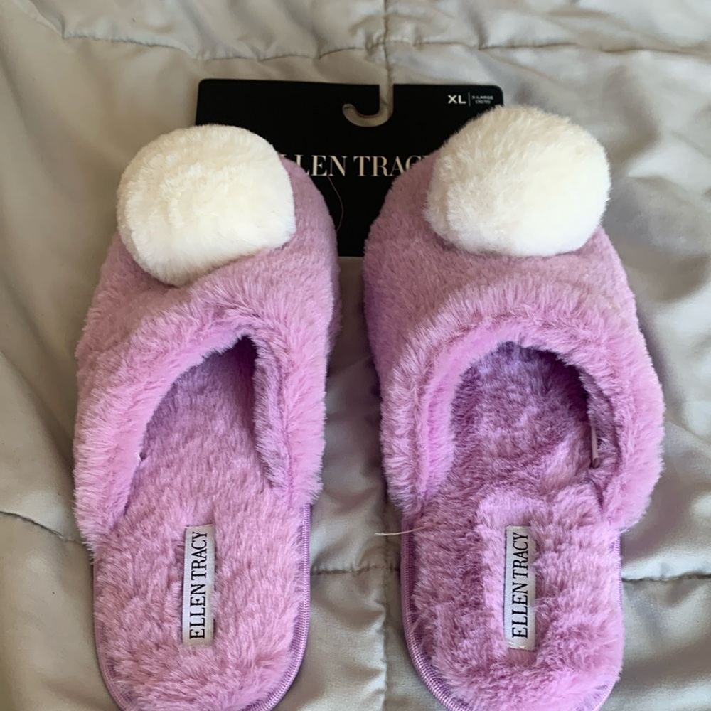 Ellen Tracy slippers